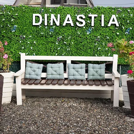 династія Hotel *